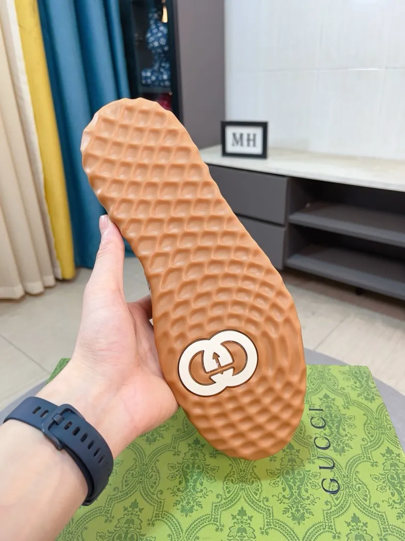 Men's shoes 💰420🌹🌹GUCCI [Gucci] New high-end brand of men's shoes, the latest fashionable casual men's shoes, trendy and versatile, relaxed and sporty style, uppers imported from Italy, first-layer cowhide, genuine leather lining, and ultra-fine workmanship. Original personalized fashionable rubber wear-resistant outsole, light and comfortable on the foot, size 38-44